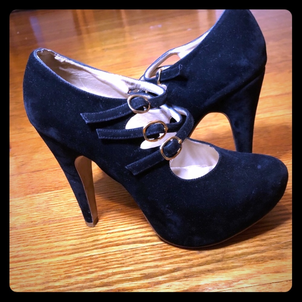 Black velvet heels